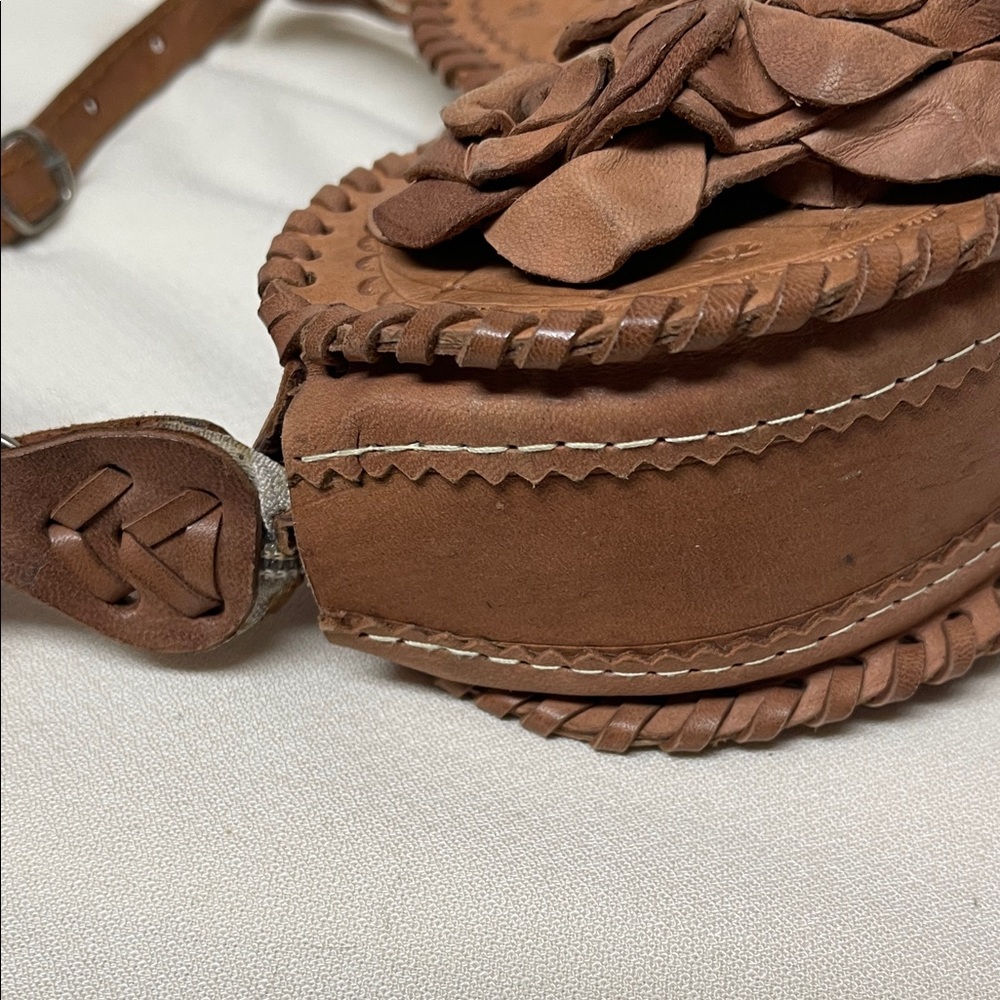 Heart Tooled Leather Crossbody Bag With Roses - Picture 10 of 16